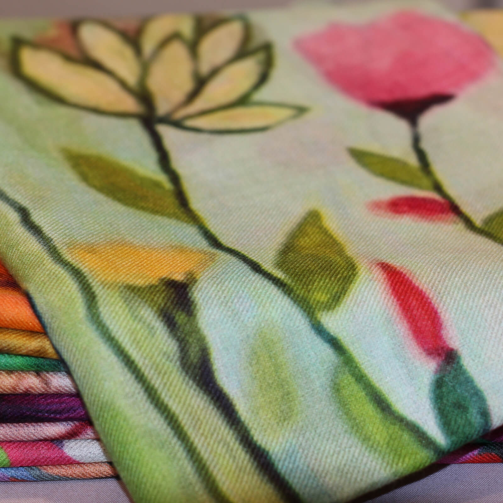 Écharpe cachemire femme à motifs floraux colorés