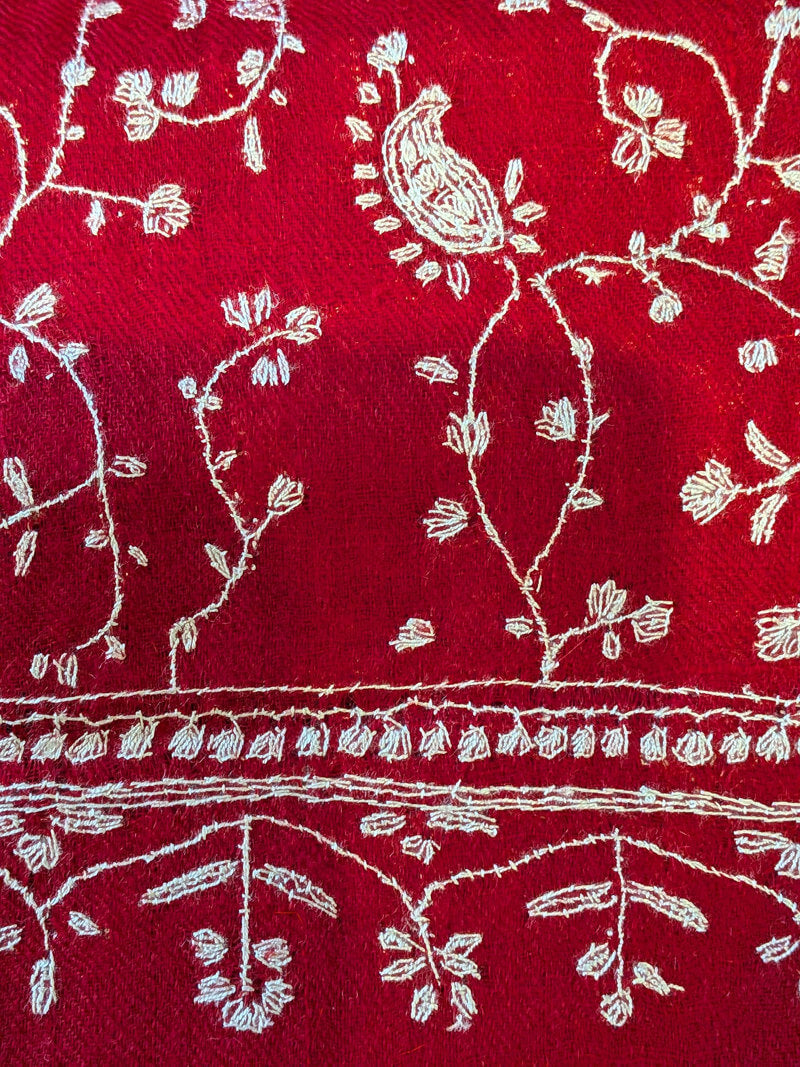 Handbestickter roter Pashmina