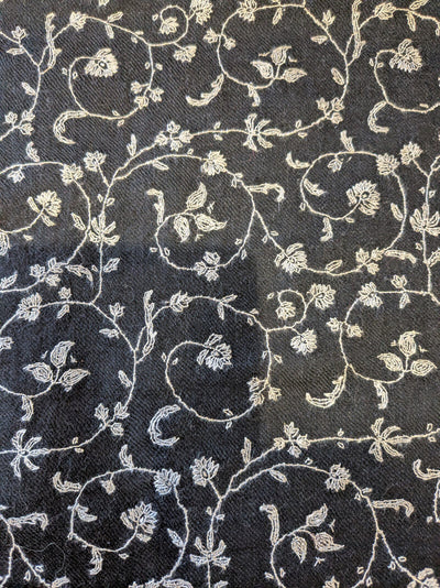 Handbestickter schwarzer Pashmina