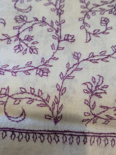 Handbestickter Elfenbein-Violett-Pashmina