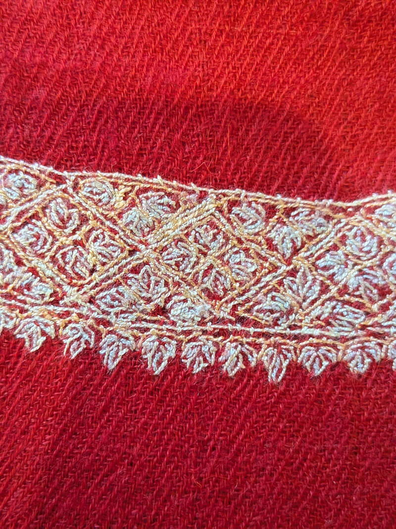 Handbestickter roter Pashmina