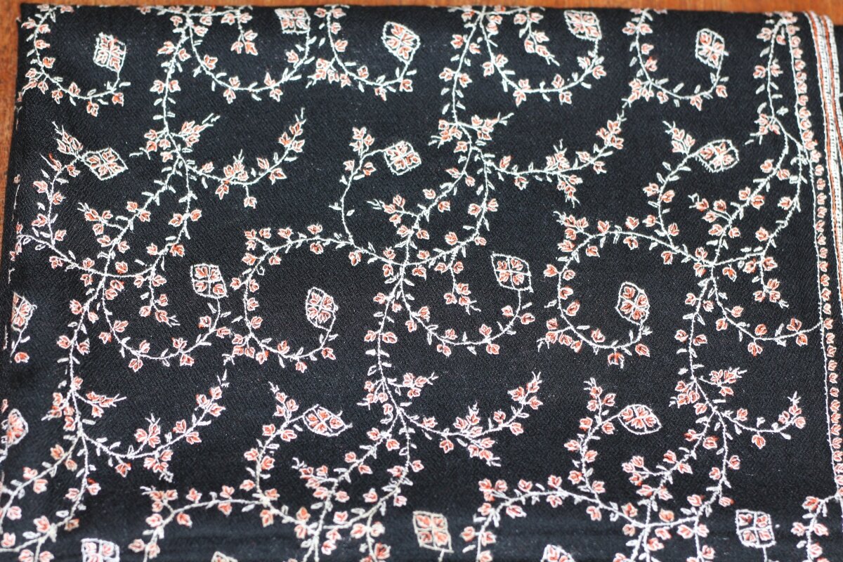 Pashmina Noir Brodé Main
