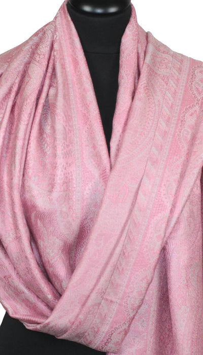 étole en soie rose et écru pour femme
