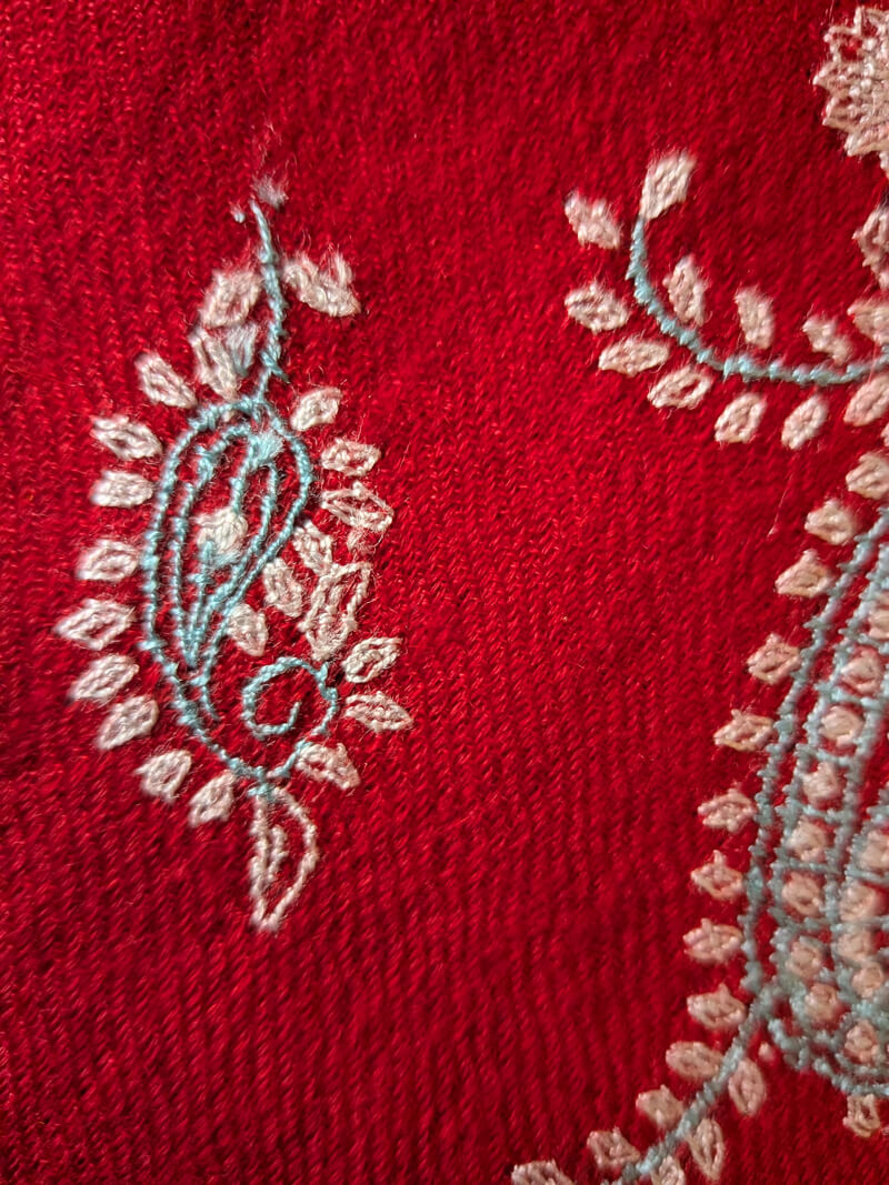 Handbestickter roter Pashmina
