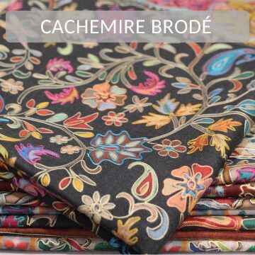 Étole cachemire brodée à motifs fleuris
